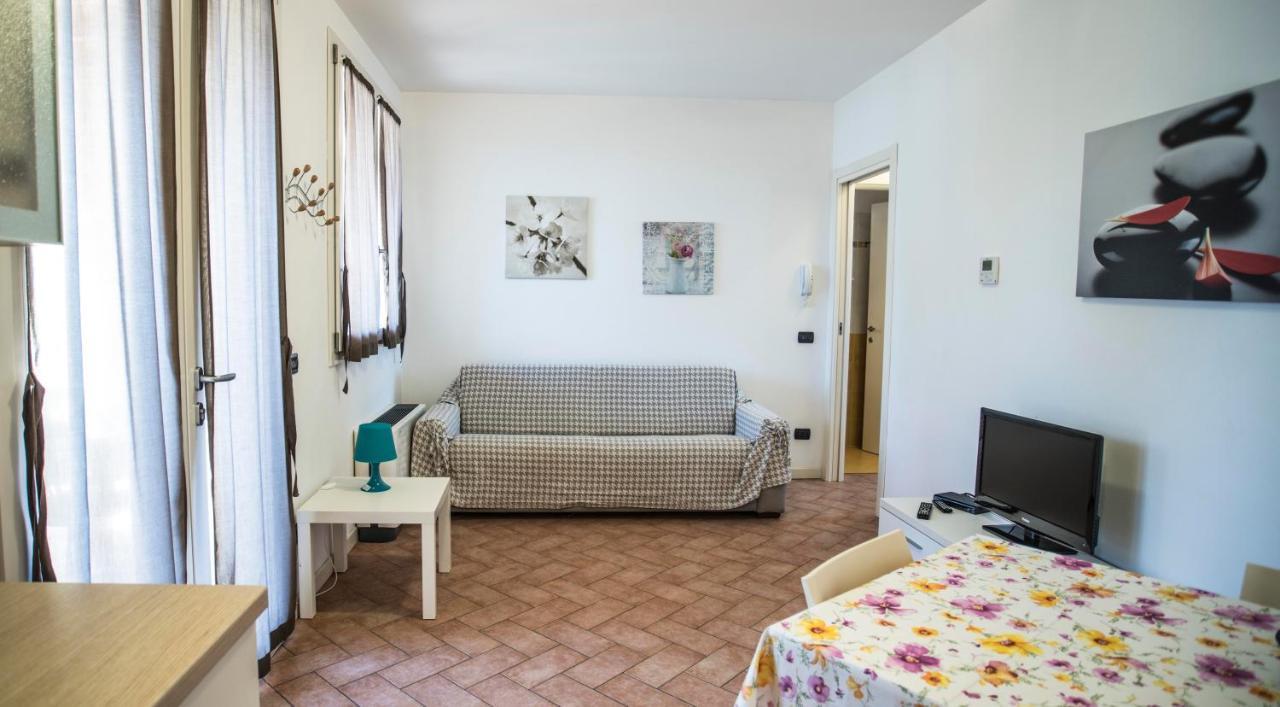 Moniga del Garda Residence Karina מראה חיצוני תמונה